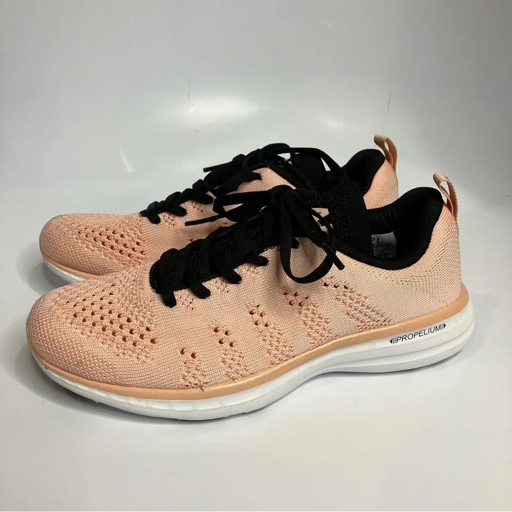 APL Techloom Pro sneakers knit sneakers‎ peach black white size 8